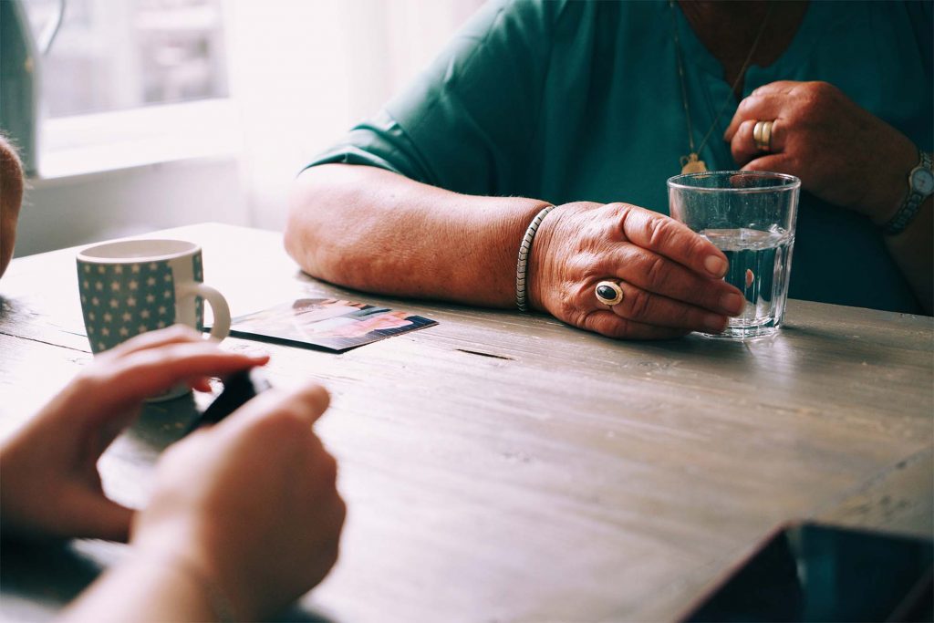 residents-playing-card-games